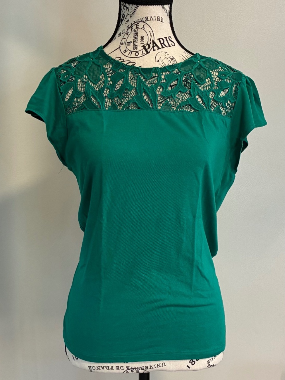 Emerald green short sleeve lace top shirt, by banana republic Size S. EUC